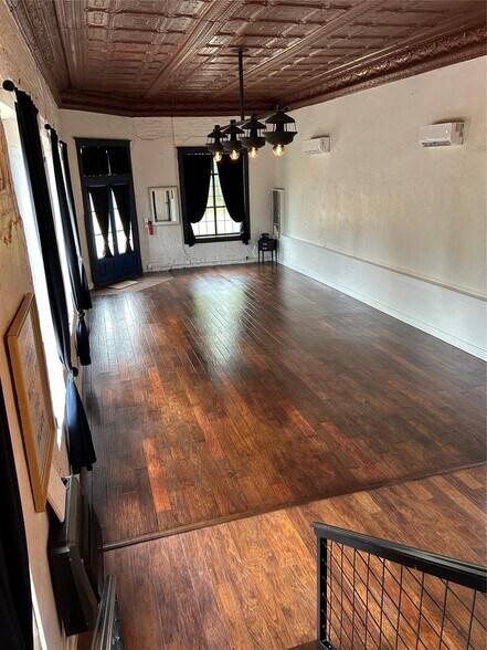 201 W Main St, Cumby, TX à vendre - Photo du bâtiment - Image 2 de 34