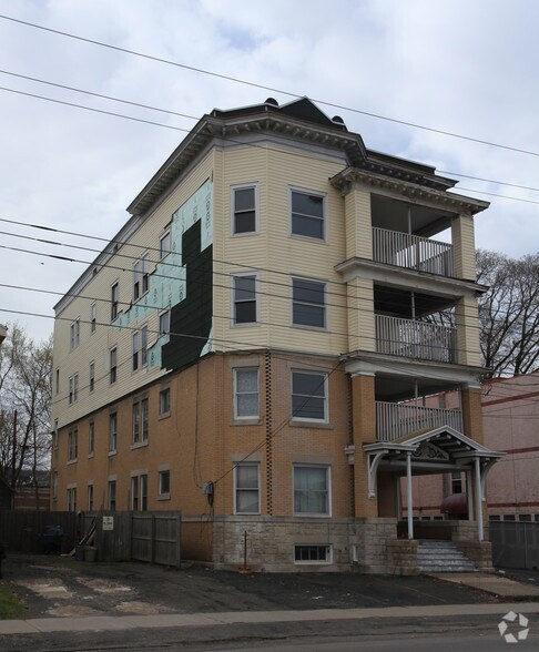 100 Henry St, Binghamton, NY à vendre - Photo du bâtiment - Image 2 de 3
