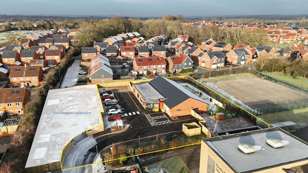 Nairn Close, Botley for sale - Primary Photo - Image 1 of 6