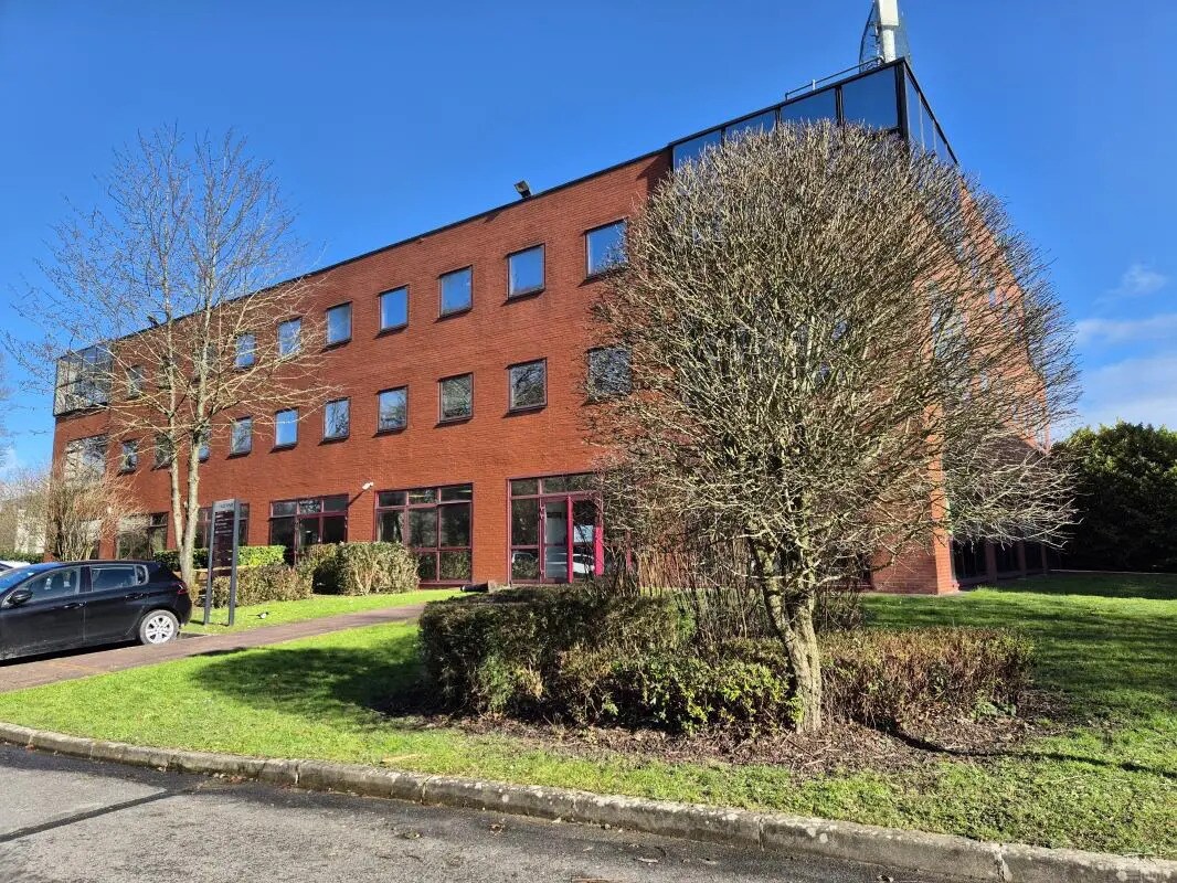 Allée Kepler, Champs-sur-Marne for lease Building Photo- Image 1 of 5