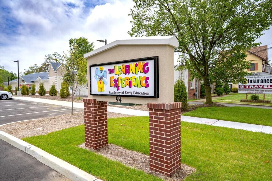 94 Broad St, Eatontown, NJ à vendre - Photo du bâtiment - Image 3 de 8