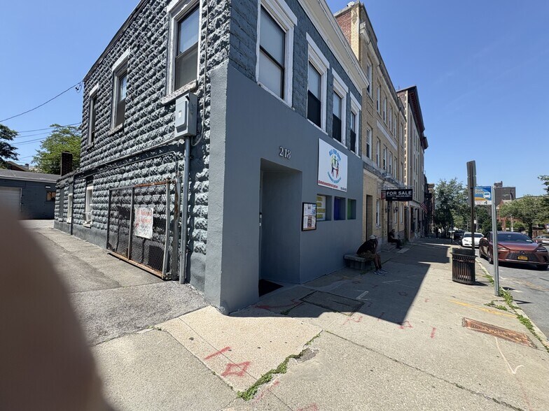 218 Main St, Poughkeepsie, NY à vendre - Photo du bâtiment - Image 1 de 4