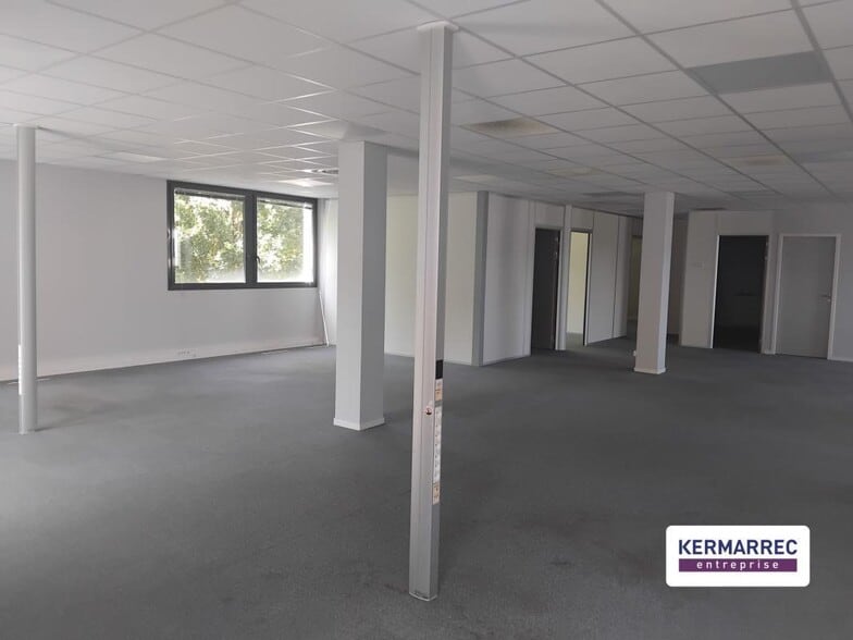Office in Chartres-de-Bretagne for sale - Interior Photo - Image 3 of 4
