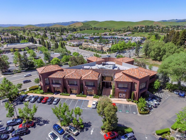 4185 Blackhawk Plaza Cir, Danville, CA à louer - Photo du bâtiment - Image 2 de 13