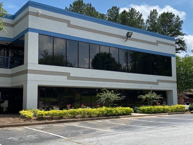 1800 Phoenix Blvd, Atlanta, GA à louer - Photo du bâtiment - Image 2 de 6