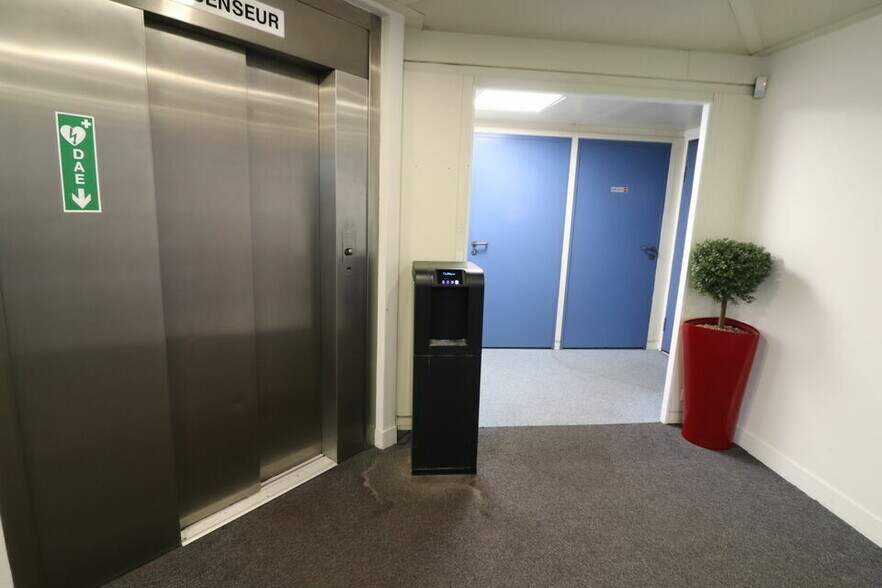 38 Cours Blaise Pascal, Évry-Courcouronnes for lease - Interior Photo - Image 2 of 9