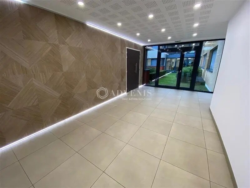 Office in Champs-sur-Marne for lease Interior Photo- Image 1 of 11