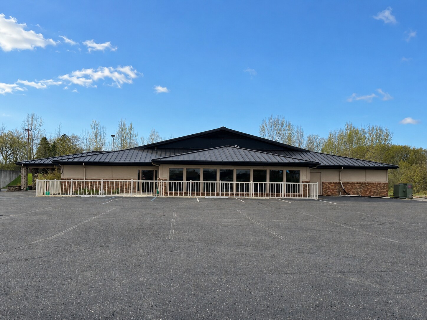 310 W Wendell Jacob Ave, Angola, IN for lease Building Photo- Image 1 of 8