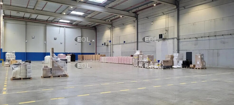 Industriel dans Pusignan à louer - Photo intérieure - Image 2 de 3