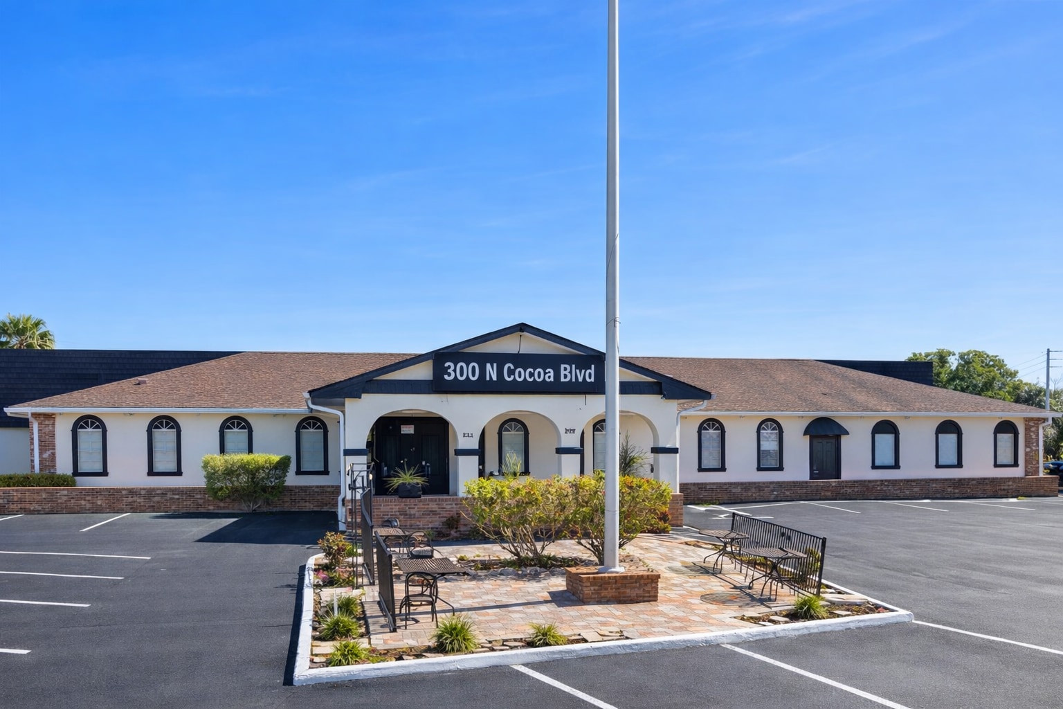 300 N Cocoa Blvd, Cocoa, FL for lease Interior Photo- Image 1 of 1