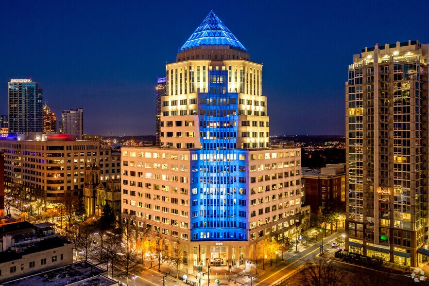 525 N Tryon St, Charlotte, NC à louer - Photo du bâtiment - Image 2 de 14