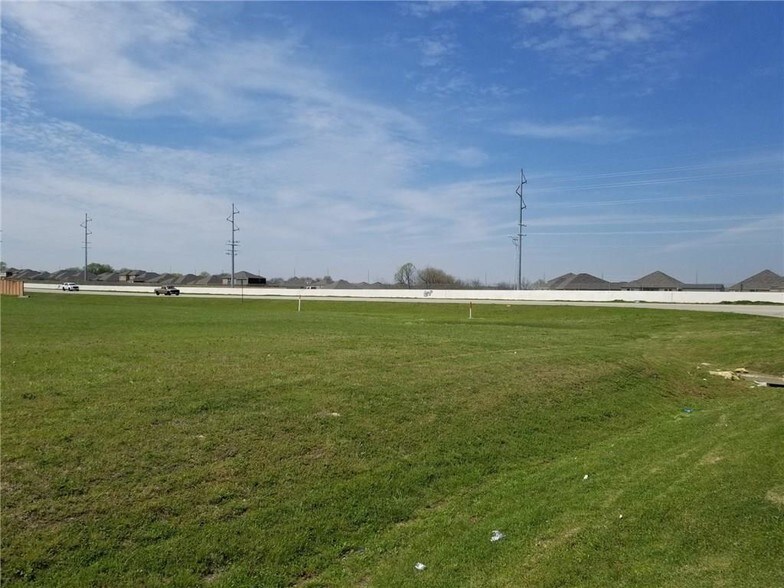 4209 Stuart Rd, Denton, TX à vendre - Photo du bâtiment - Image 2 de 12