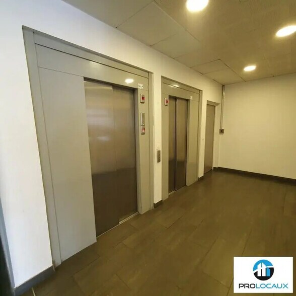 Bureau dans Grenoble à vendre - Hall d’entrée - Image 3 de 24