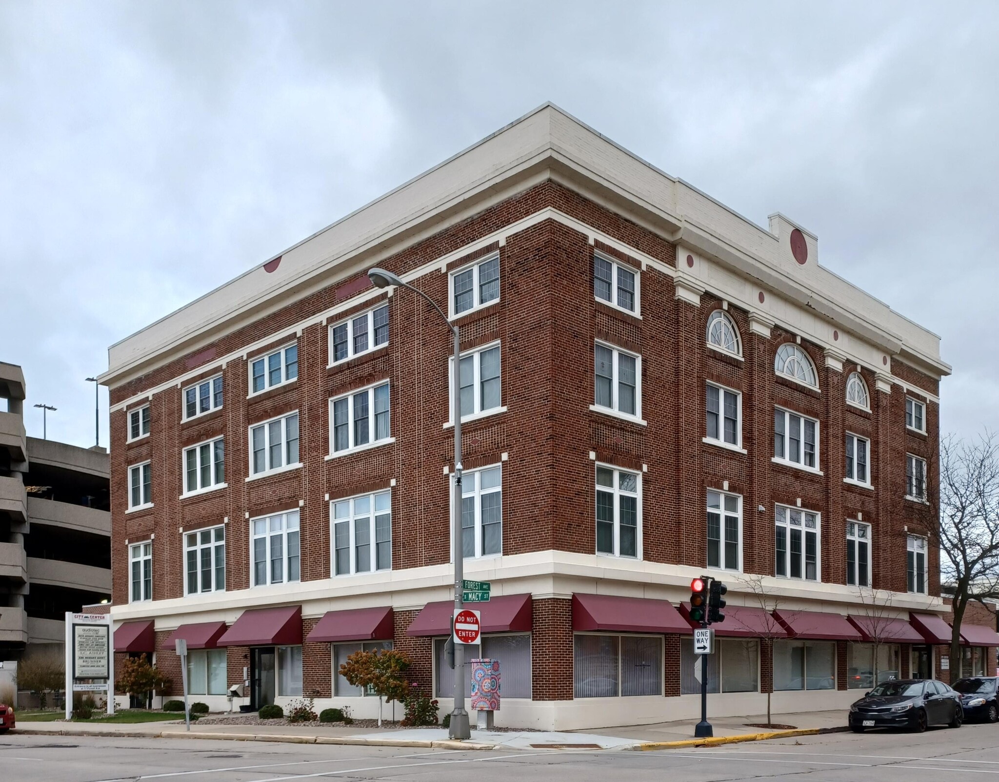 17 Forest Ave, Fond Du Lac, WI for lease Interior Photo- Image 1 of 6