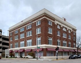 17 Forest Ave, Fond Du Lac, WI for lease Interior Photo- Image 1 of 6