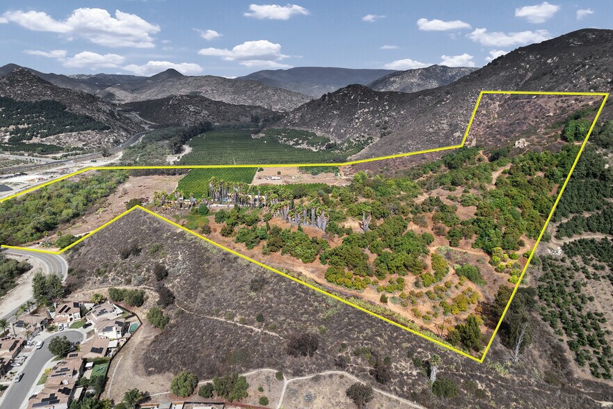 3264 Shearer Xing, Fallbrook, CA à vendre - Photo du bâtiment - Image 2 de 27