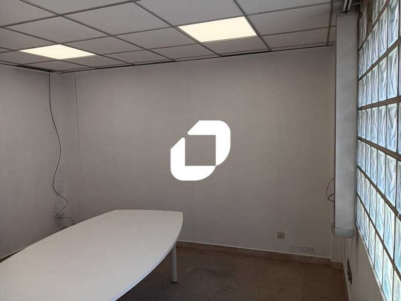 Office in Le Raincy for lease - Interior Photo - Image 2 of 6