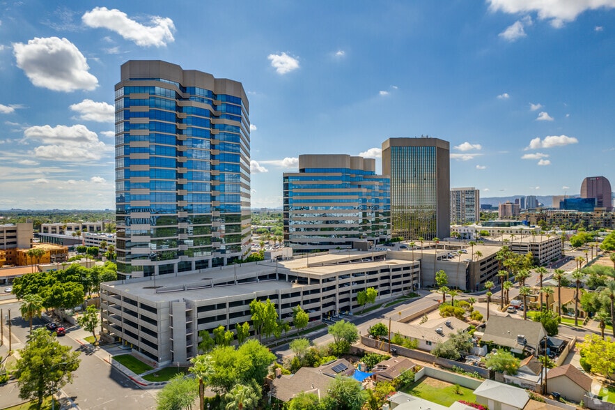 2800 N Central Ave, Phoenix, AZ à louer - Photo du bâtiment - Image 3 de 16