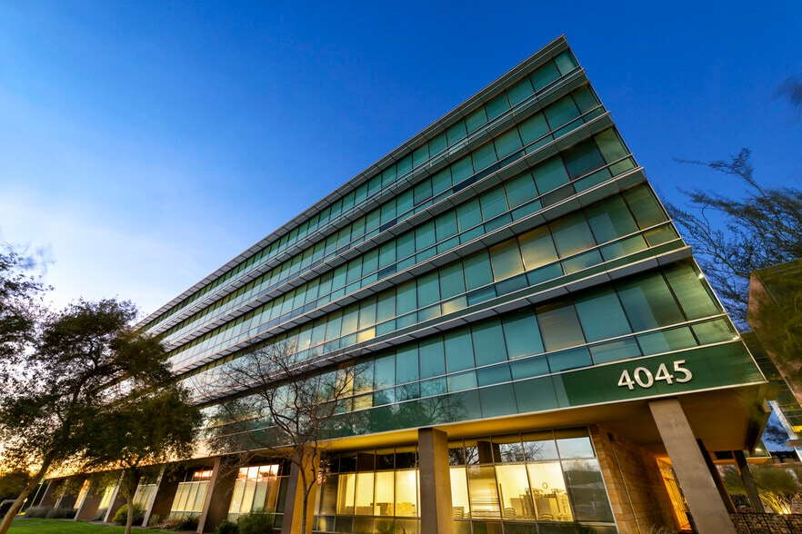 PXEd Corporate Headquarters portfolio of 3 properties for sale on LoopNet.ca - Primary Photo - Image 3 of 3