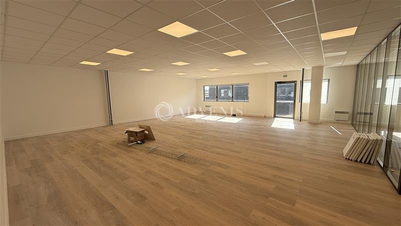 Office in Ferrières-en-Brie for lease - Interior Photo - Image 2 of 12