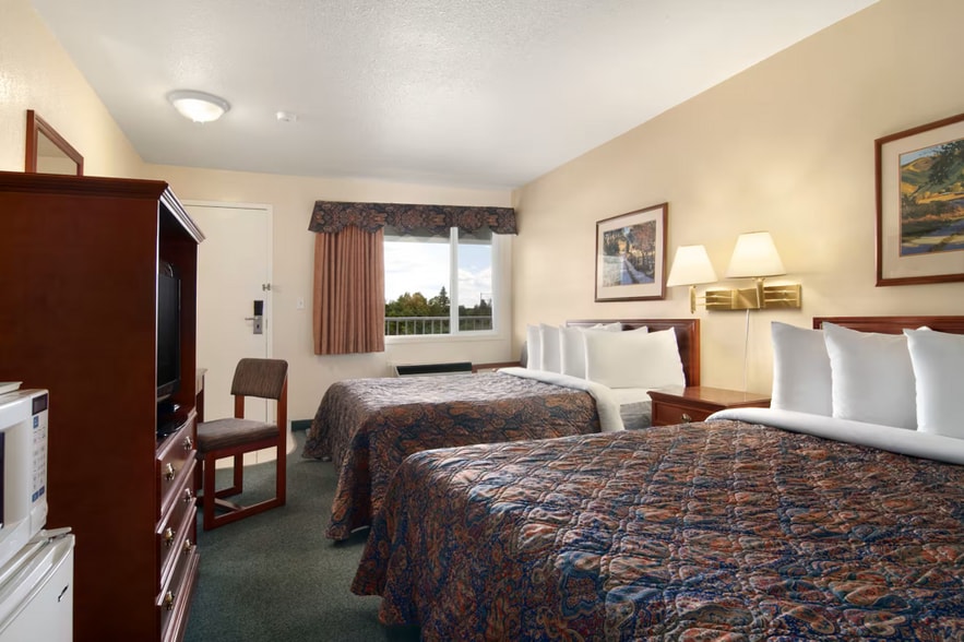 101 Grove Pl, Drumheller, AB à vendre - Photo du bâtiment - Image 3 de 9