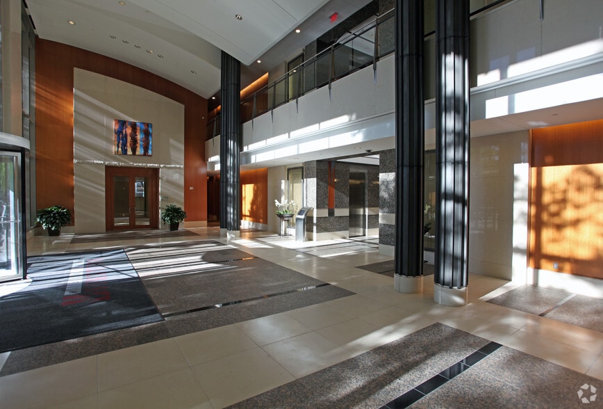 13727 Noel Rd, Dallas, TX for lease - Lobby - Image 3 of 6