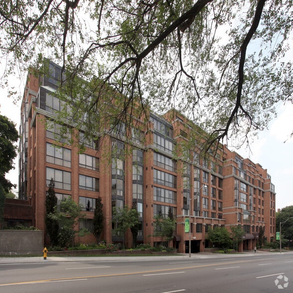 2900 Yonge St, Toronto, ON for sale - Building Photo - Image 2 of 3