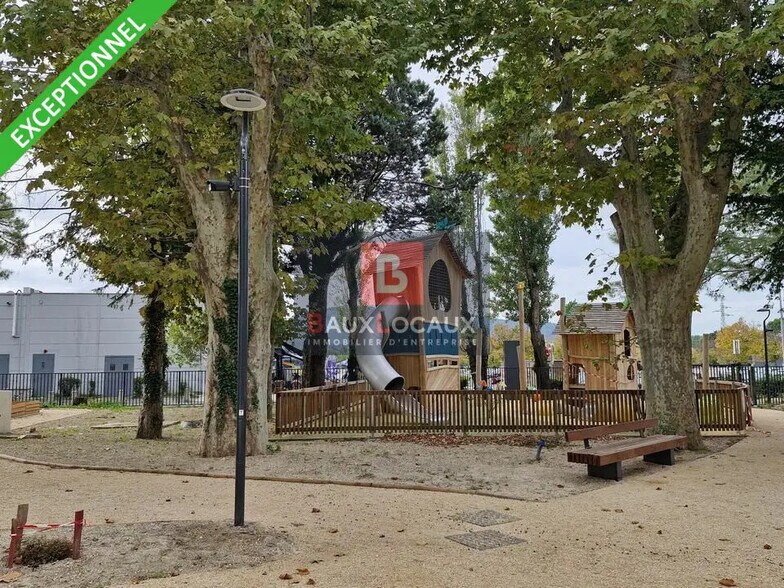 Commerce de détail dans Aubagne à louer - Photo du bâtiment - Image 3 de 11