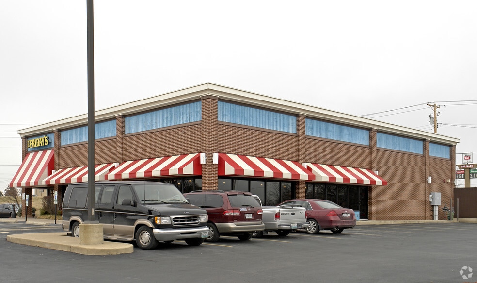 2000 S 1st Capitol Dr, Saint Charles, MO for lease - Building Photo - Image 2 of 9
