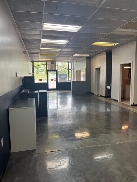 8395-8417 Oswego Rd, Liverpool, NY à louer - Photo du bâtiment - Image 3 de 13