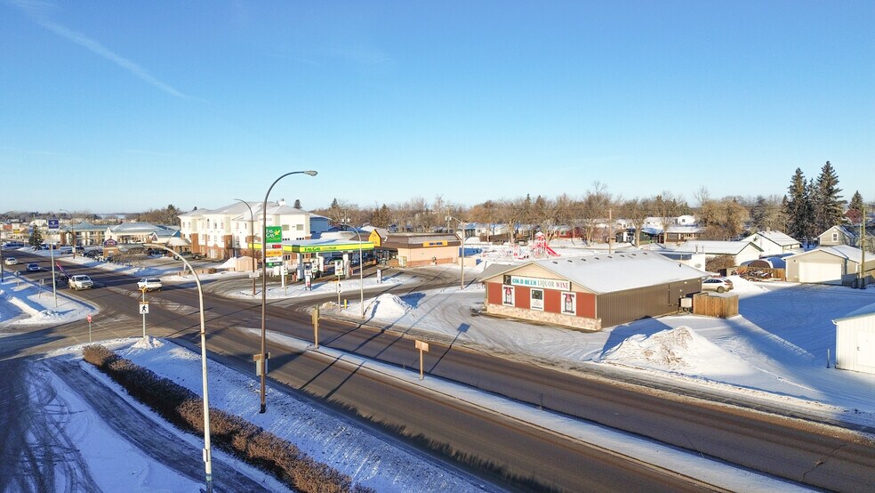 5922 50 Ave, Stettler, AB à vendre - Photo du bâtiment - Image 3 de 28