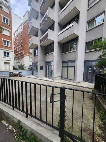 Commerce de détail dans Paris à louer - Photo du bâtiment - Image 2 de 10