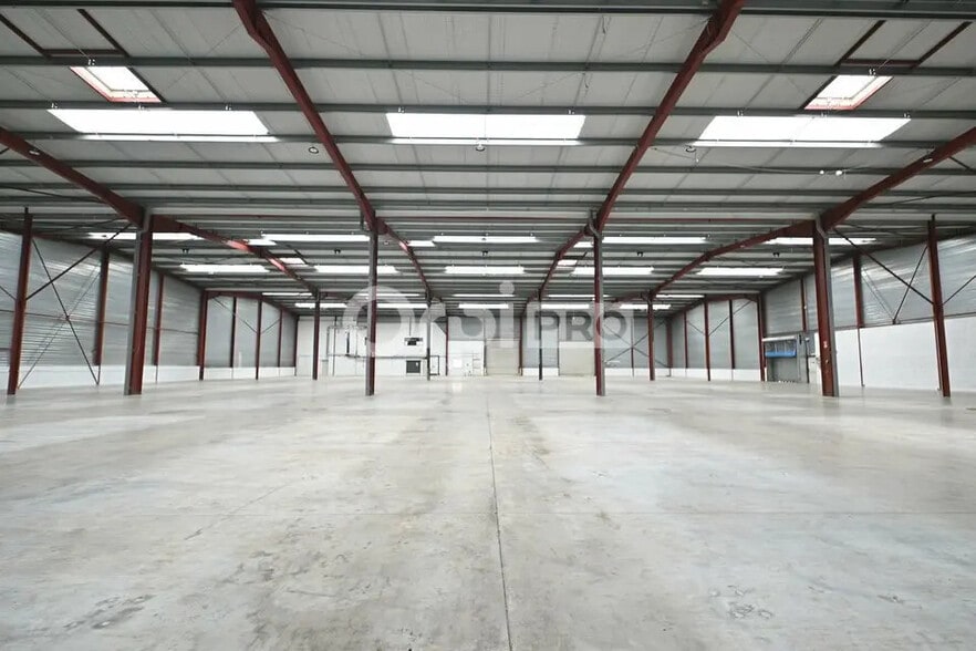 Office in Miribel for lease - Interior Photo - Image 2 of 12