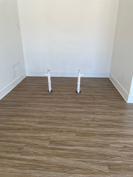 100 Two Hills Dr, Carrboro, NC for lease - Interior Photo - Image 2 of 3