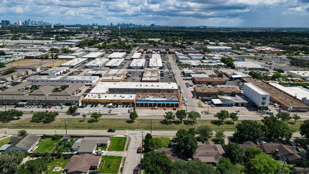 7333 Hillcroft Ave, Houston, TX for sale - Primary Photo - Image 1 of 12