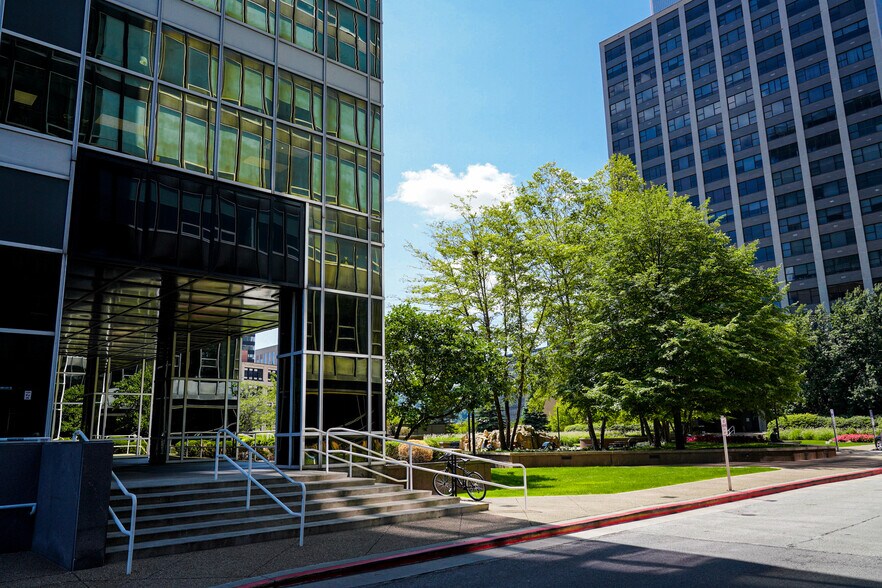 112 Washington Pl, Pittsburgh, PA à louer - Photo du bâtiment - Image 3 de 15