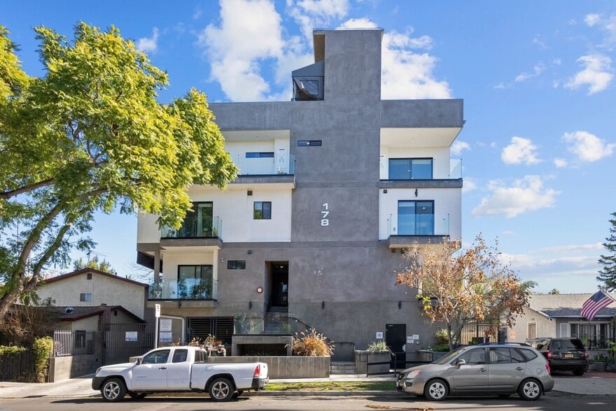 178-180 N Alexandria Ave, Los Angeles, CA à vendre - Photo principale - Image 1 de 71