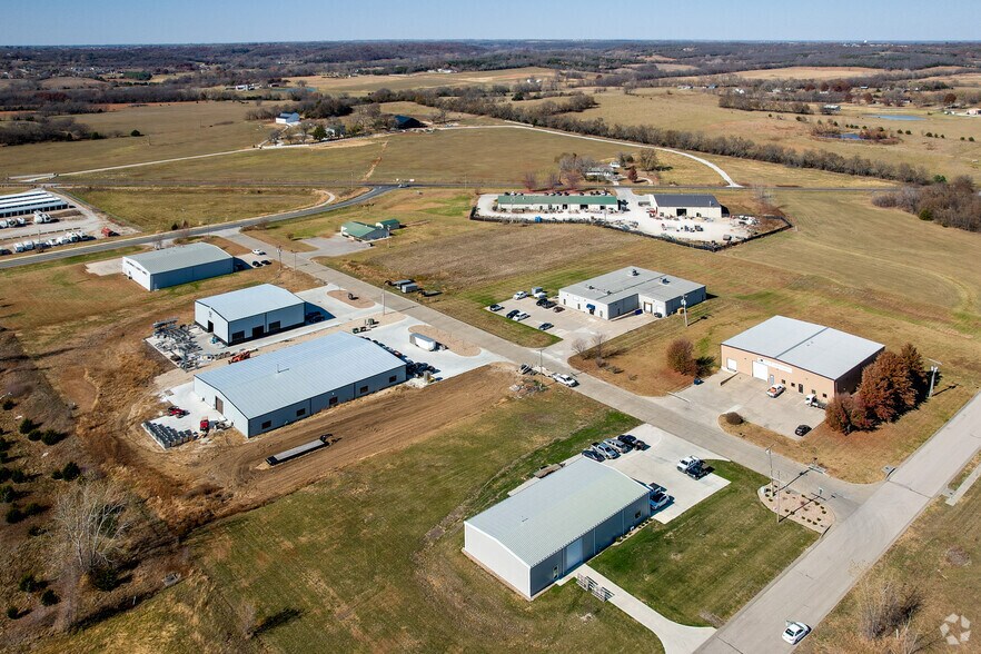 1650 Commerce Dr, Tonganoxie, KS à vendre - Photo du bâtiment - Image 2 de 14