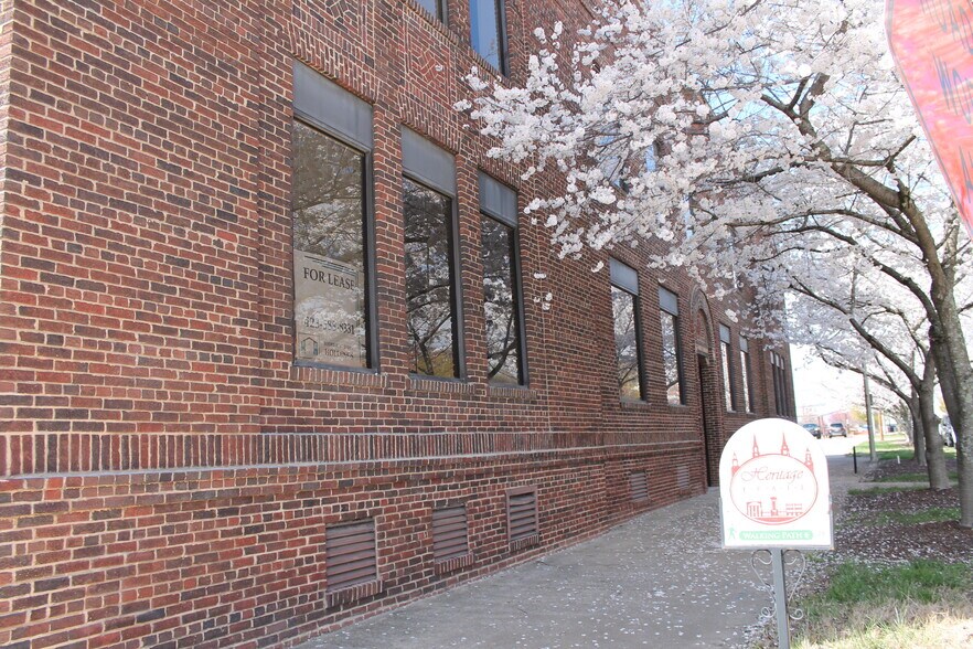 201 W Market St, Kingsport, TN à vendre - Photo du bâtiment - Image 2 de 29