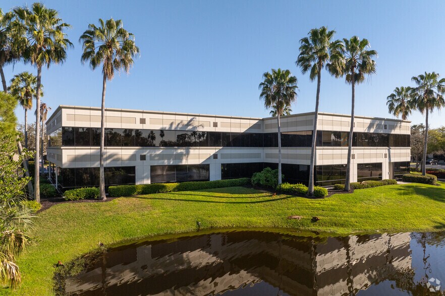 27300 Riverview Center Blvd, Bonita Springs, FL à louer - Photo du bâtiment - Image 3 de 4