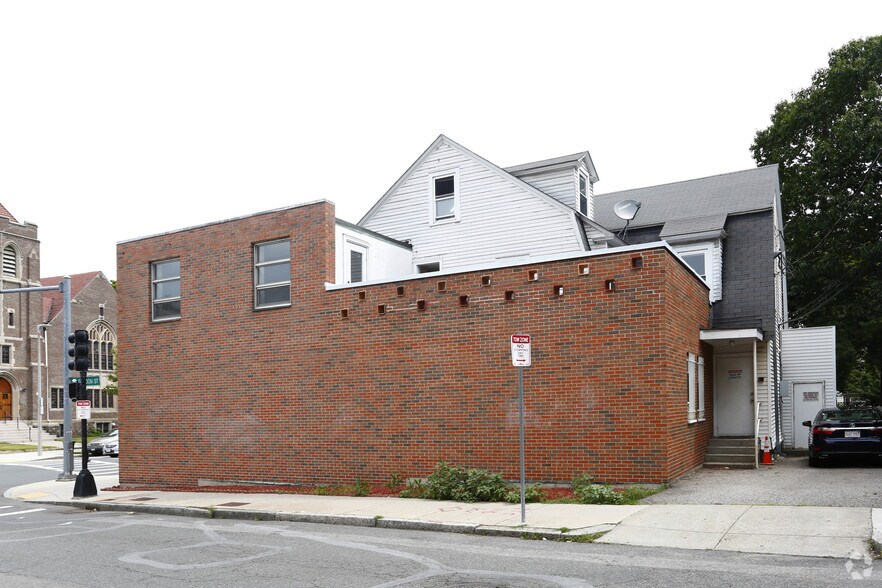 556 Cambridge St, Allston, MA à vendre - Photo du bâtiment - Image 3 de 13