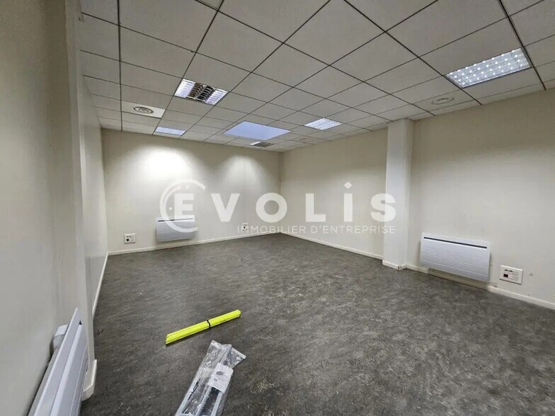 Office in Montrouge for lease - Interior Photo - Image 2 of 26