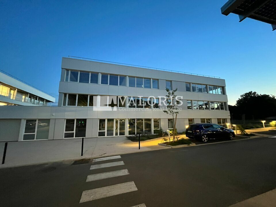 Retail in Eguilles for lease Building Photo- Image 1 of 19