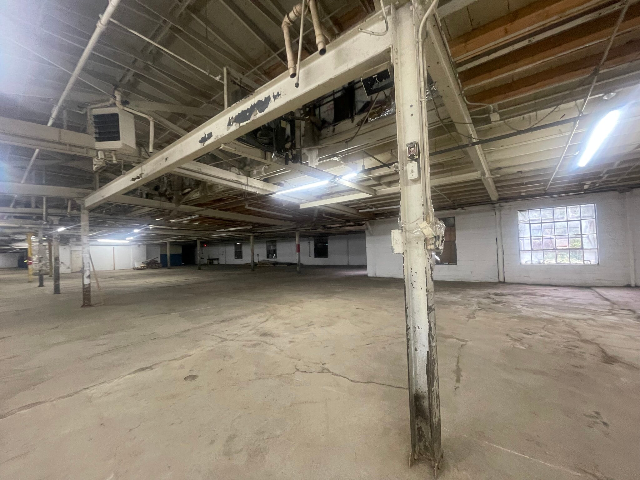 39 Meade St, Trenton, NJ for lease Interior Photo- Image 1 of 7