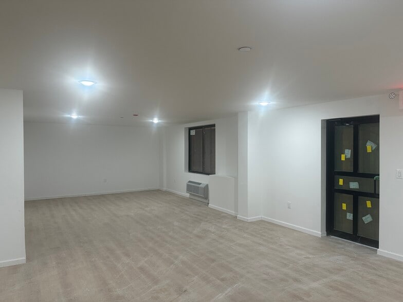 947 College Ave, Bronx, NY for lease - Building Photo - Image 2 of 5