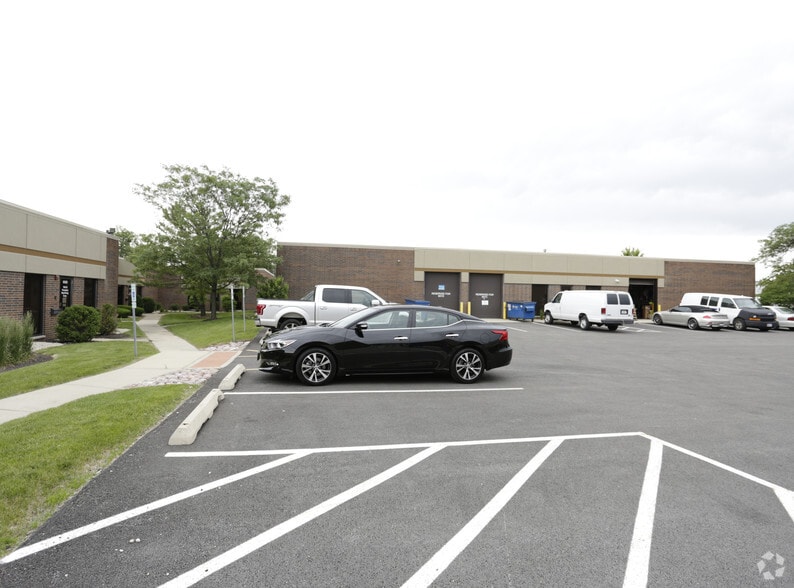 601 Country Club Dr, Bensenville, IL for lease - Building Photo - Image 3 of 4
