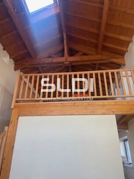 Bureau dans Rillieux-la-Pape à louer - Photo du bâtiment - Image 3 de 9