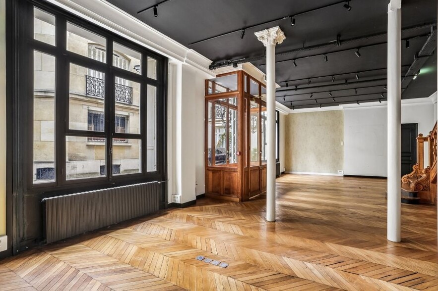 242 Boulevard Saint-Germain, Paris for lease - Interior Photo - Image 2 of 9