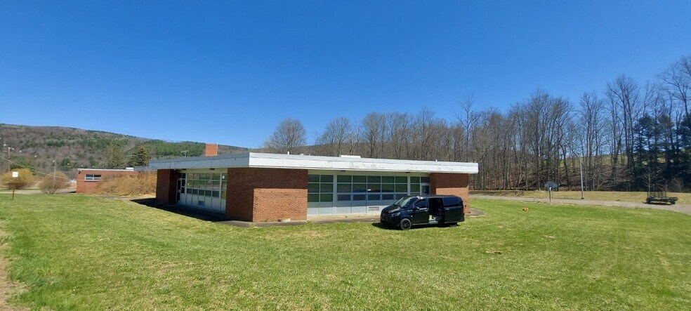 5252 Monkey Run Rd, Gillett, PA à vendre - Photo du bâtiment - Image 2 de 25