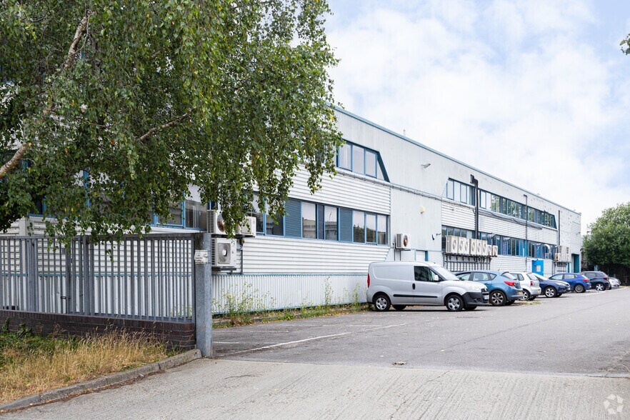 Brunswick Rd, Ashford à louer - Photo du bâtiment - Image 2 de 2